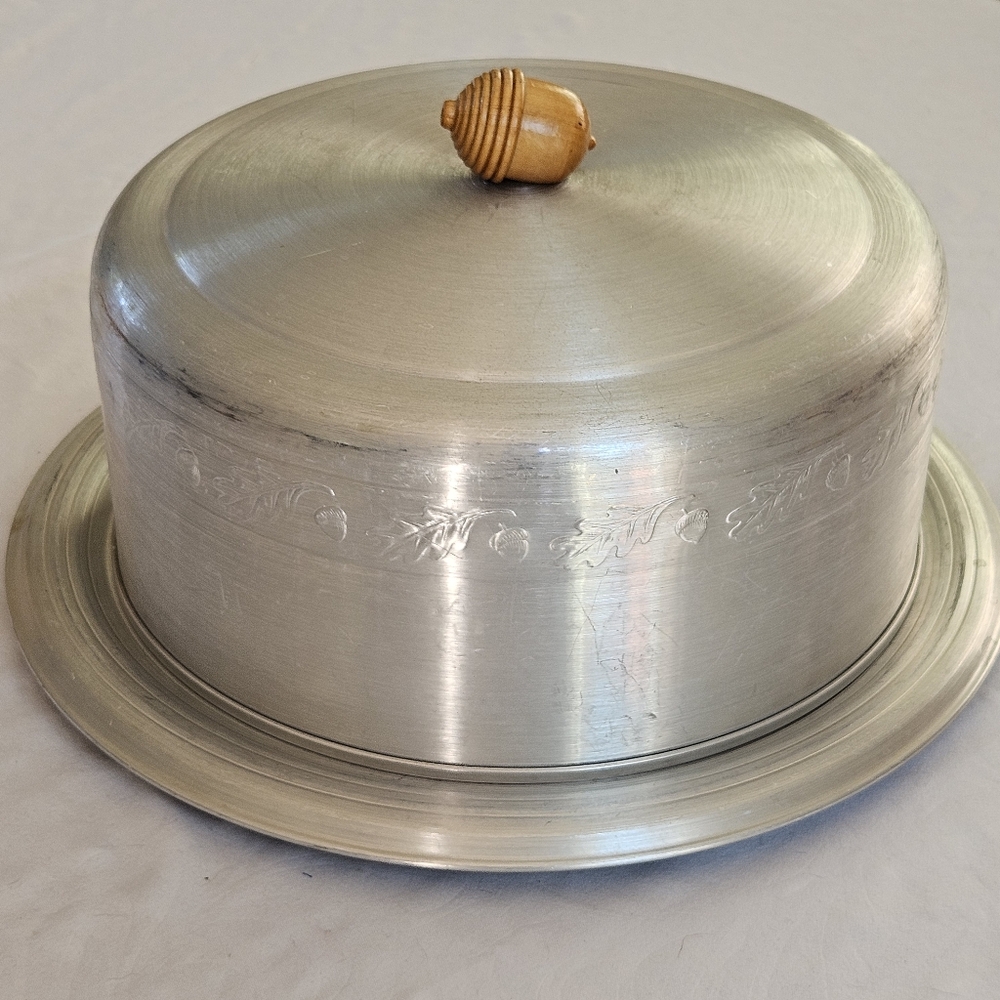 Acorn Oak Leaf Aluminum Cake Carrier Keeper -Embossed -Wood Handle Vtg West Bend